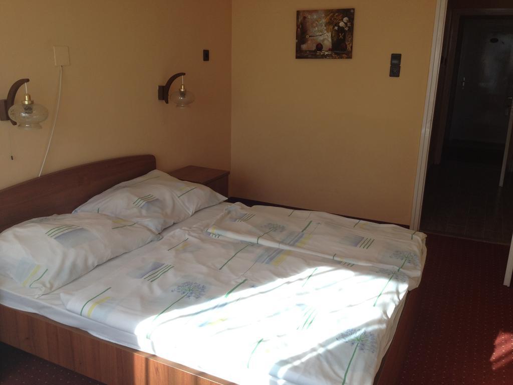 Hotel Family Balatonfoldvar Bilik gambar