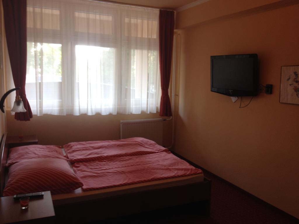 Hotel Family Balatonfoldvar Bilik gambar